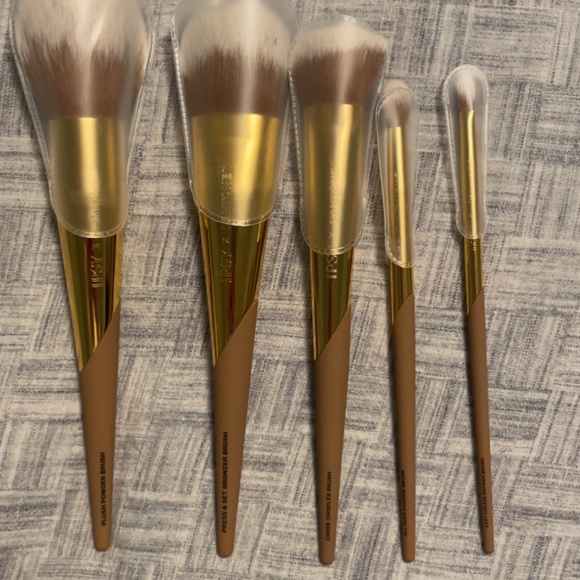 BRAND NEW 5 Piece Pantone Make Up Brush Set - Picture 2 of 2